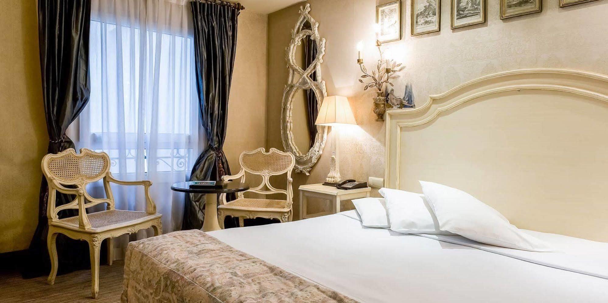 Hotel Chateaubriand París Exterior foto